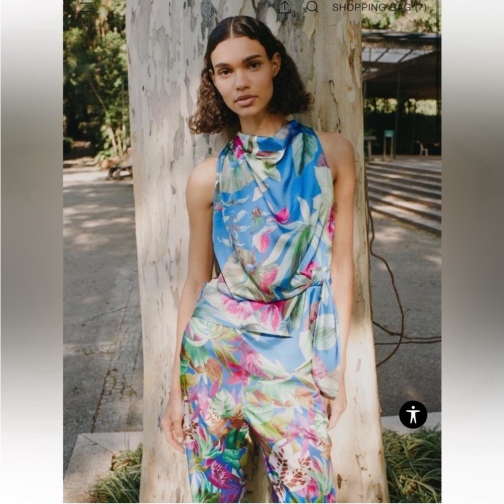 Spring 🌺 NWT ZARA SATIN EFFECT
TROPICAL 
TOP XS 
🚨firm price no discount